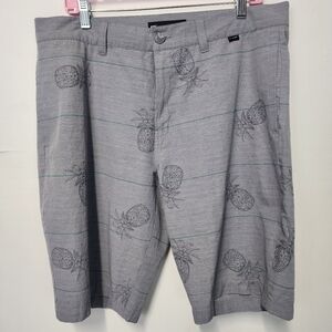 Travis Mathew Shorts Size 36 Gray Pineapple Print Men's Shorts Golf Casual Athle